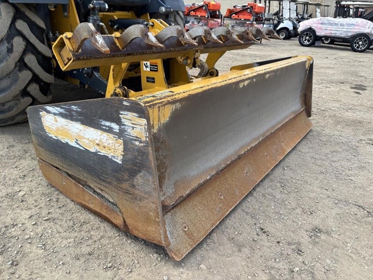 2018-deere-210lep-image-17