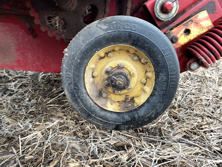 new-holland-144-image-21