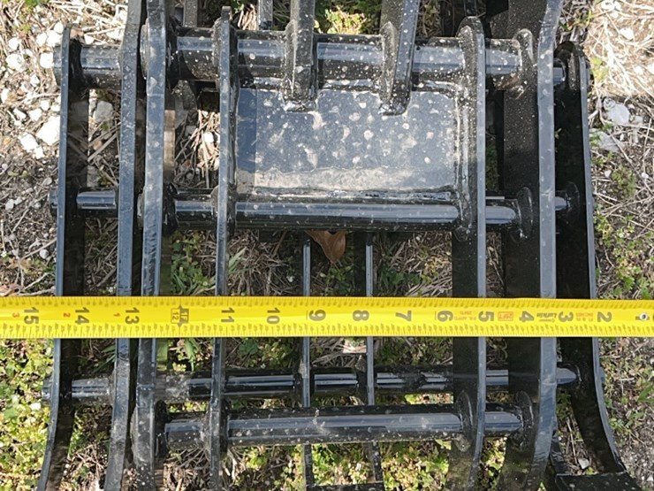 mini-excavator-grapple-claw-image-2