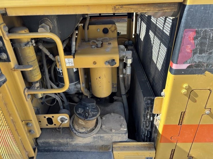 2006-caterpillar-143h-image-68