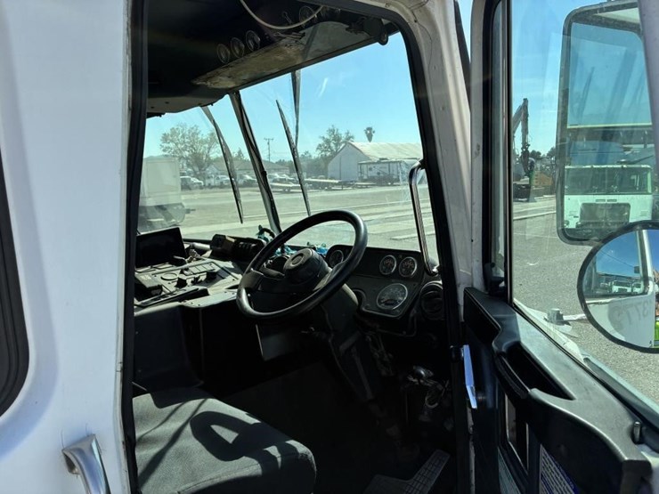 2010-autocar-xpeditor-image-9