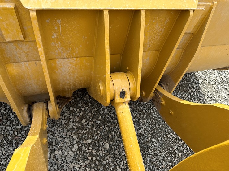 caterpillar-972-image-11