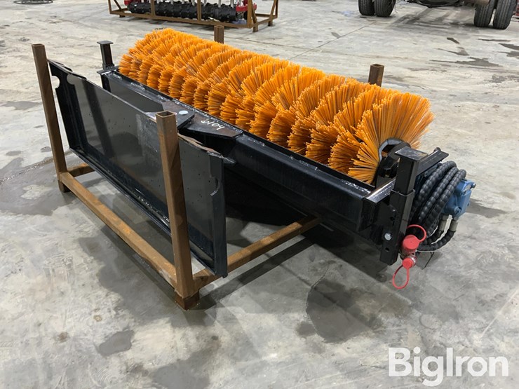 2025-massey-ferguson-730-image-5