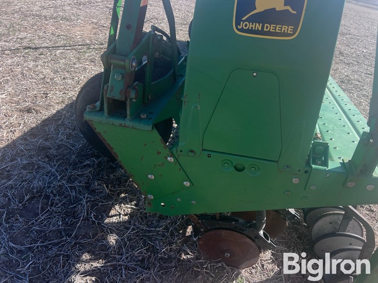 john-deere-520-image-12