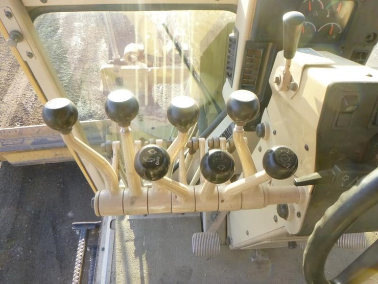 2006-caterpillar-143h-image-25