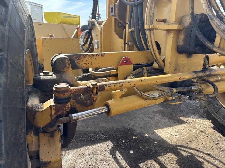 2006-caterpillar-143h-image-15