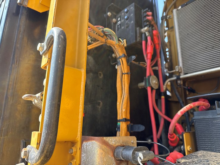 2011-caterpillar-336e-image-68