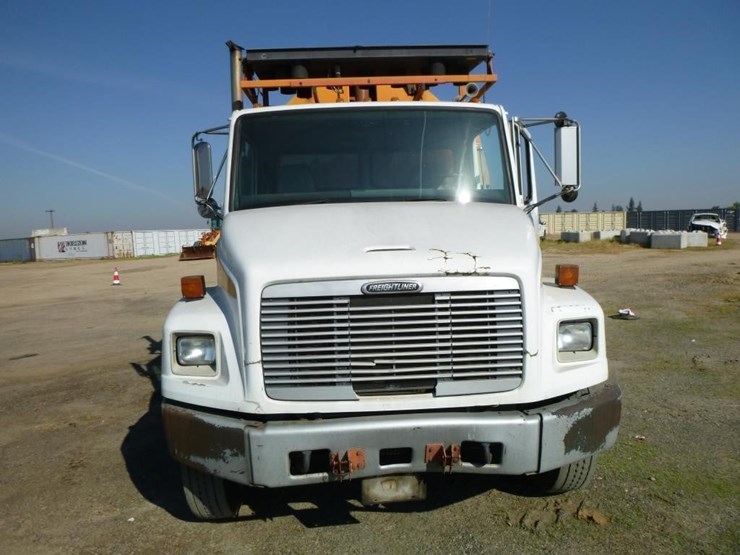 2001-freightliner-fl70-image-17