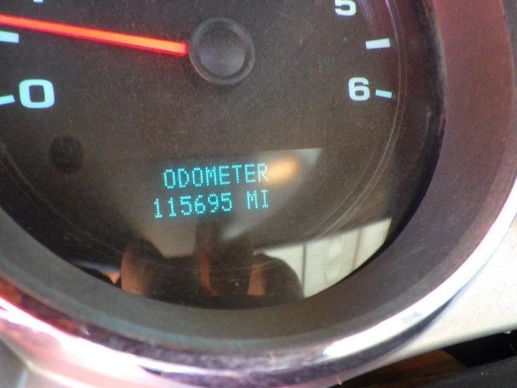 2013-chevrolet-2500hd-image-12