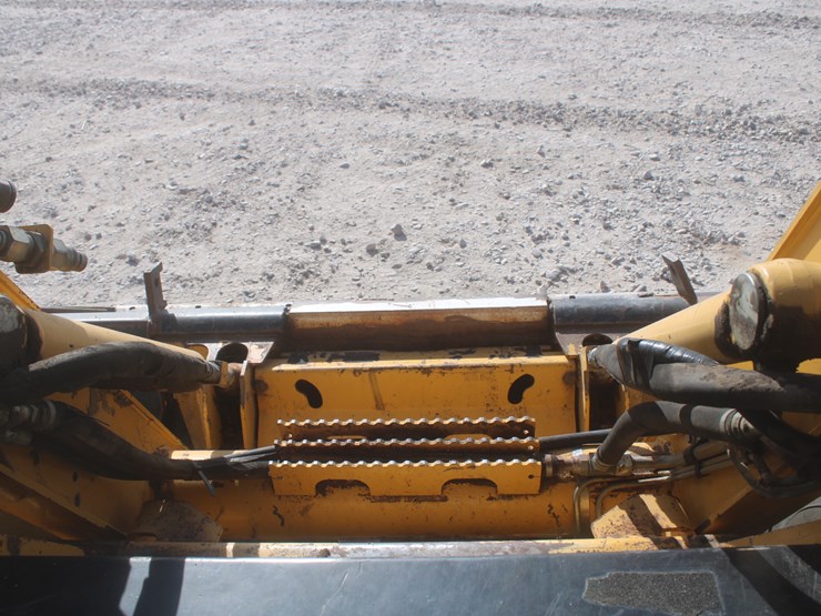 john-deere-325-image-34