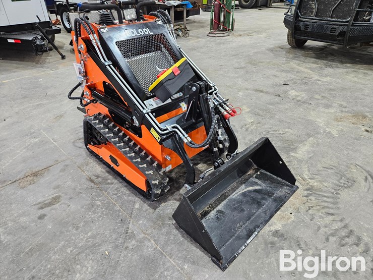 2025-massey-ferguson-730-image-3