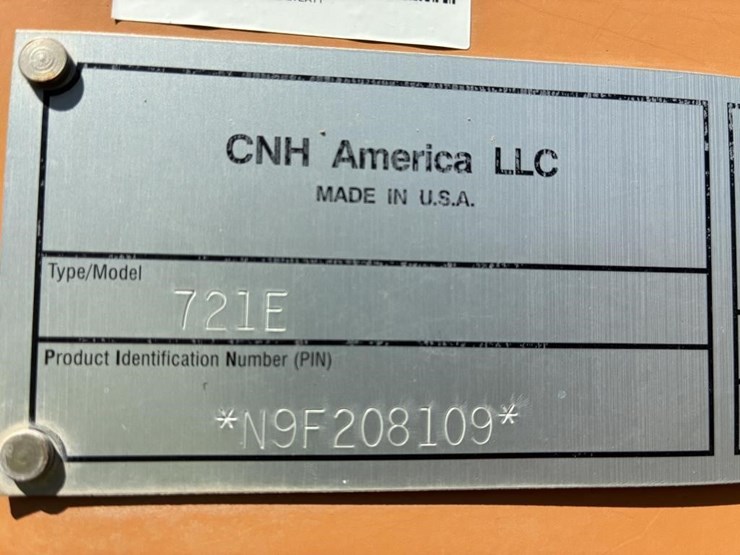 2009-case-721e-image-30