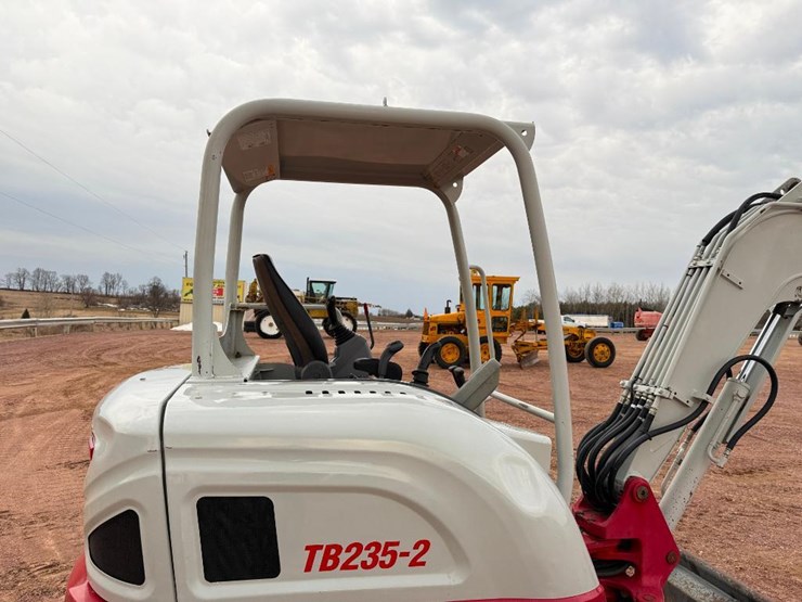 takeuchi-tb235-2-image-19