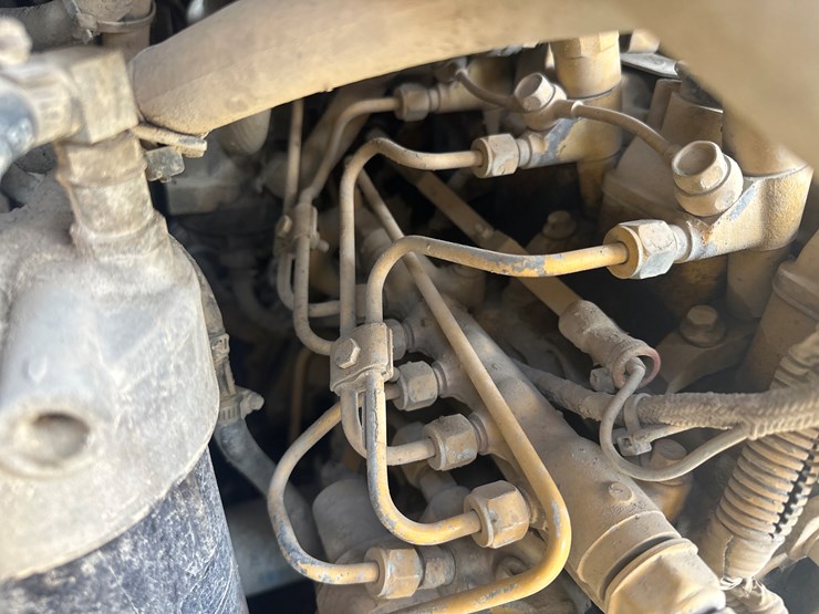 2017-caterpillar-239d-image-46