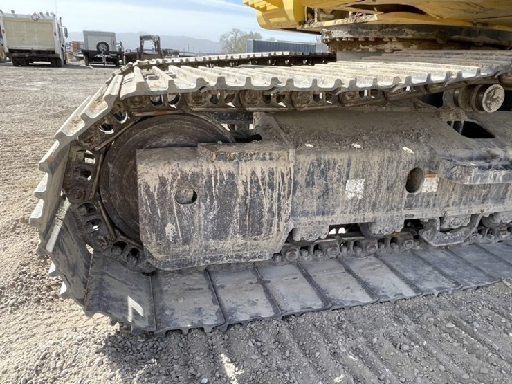 2013-komatsu-pc210-lc-10-image-28