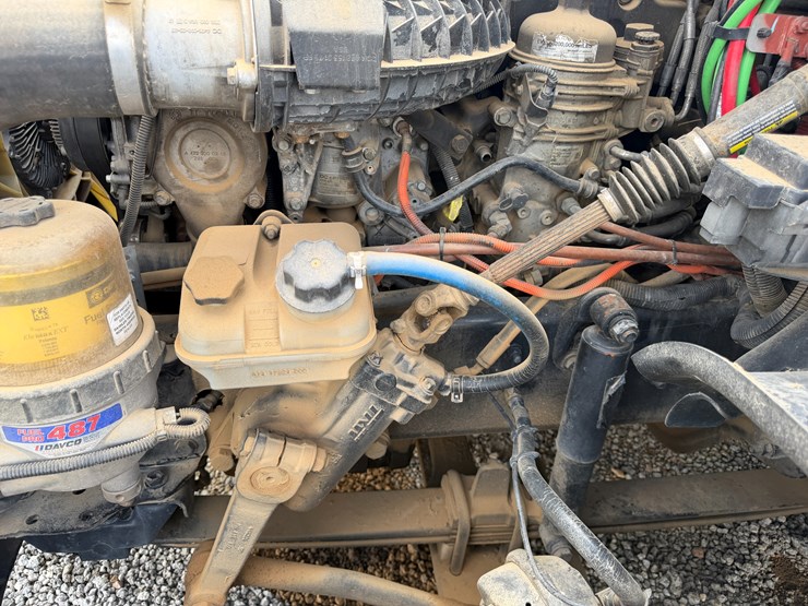 2018-freightliner-122sd-image-57