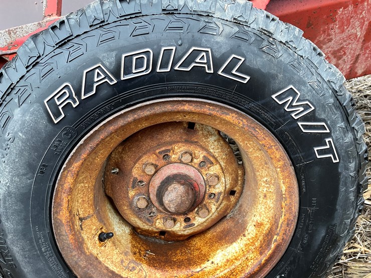 #118-•-h&s-20'-feeder-wagon-image-15