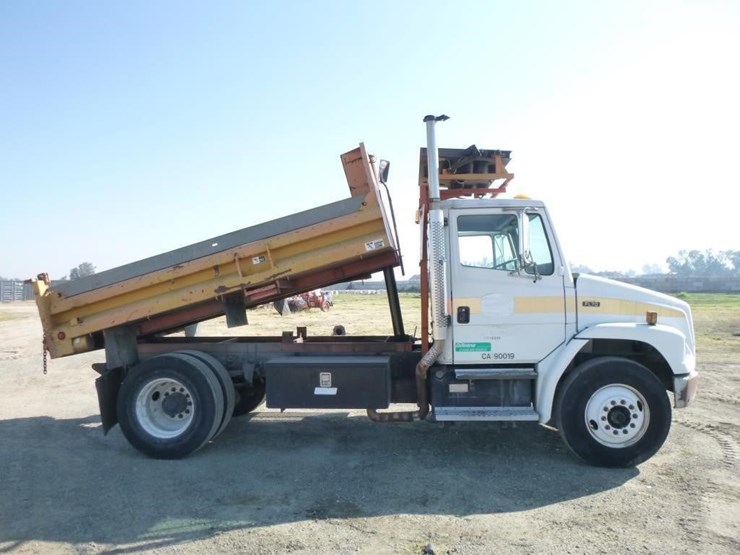 2001-freightliner-fl70-image-18