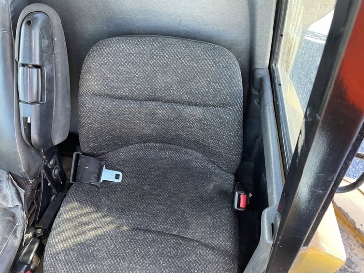 2013-caterpillar-740b-image-26