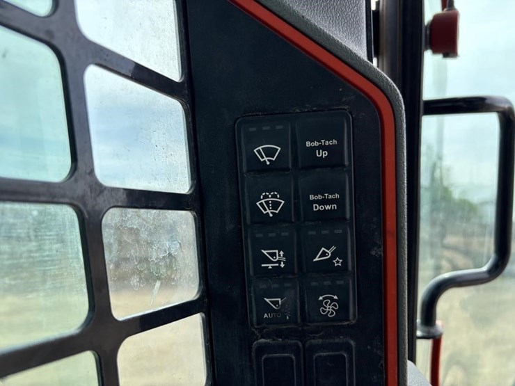 2021-bobcat-t66-image-30