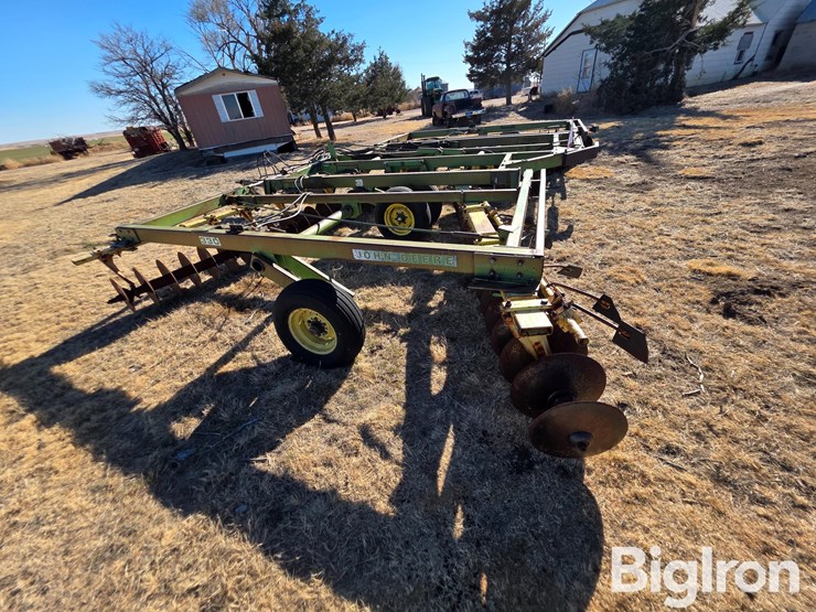 john-deere-330-image-8