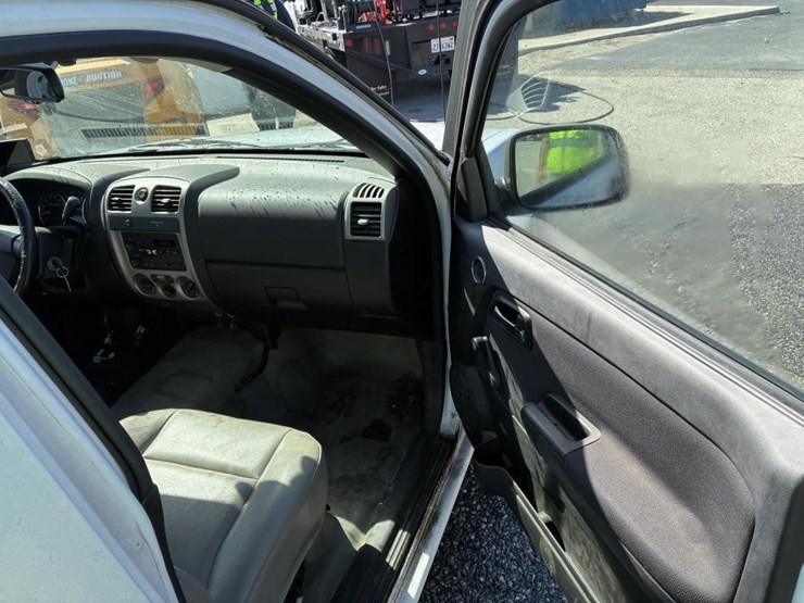 2011-chevrolet-colorado-image-9