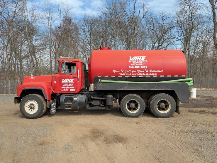 1983-mack-rd685s-image-2