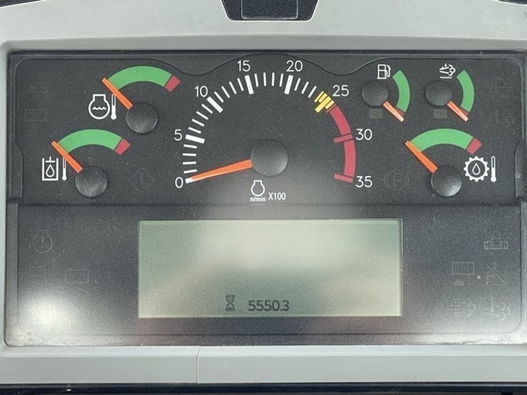 2015-caterpillar-d8t-image-46