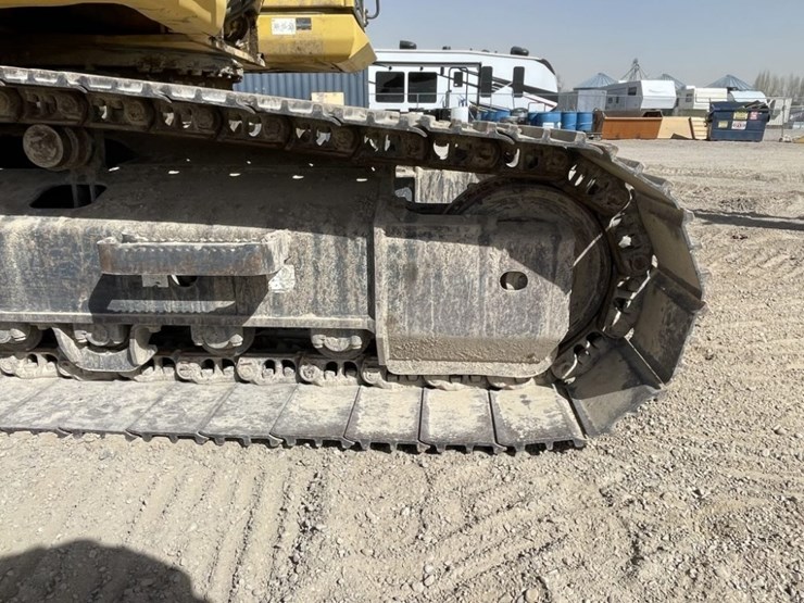 2013-komatsu-pc210-lc-10-image-31