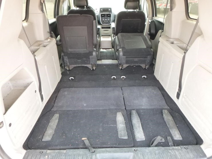 2014-dodge-grand-caravan-image-28