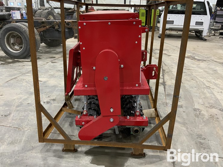 2025-massey-ferguson-730-image-4