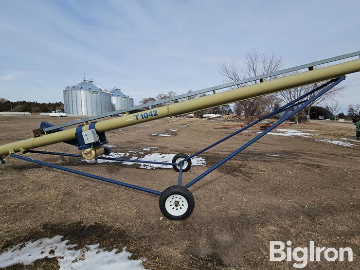 2014-harvest-international-t1042-image-8