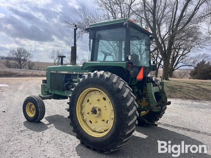 1982-john-deere-4240-image-7