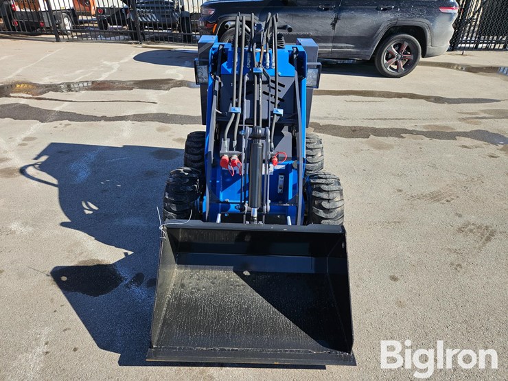 2025-massey-ferguson-730-image-2