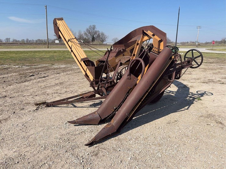 1926-john-deere-corn-picker-image-1