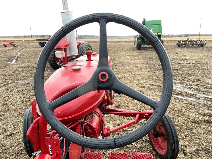 #108-•-mccormick-farmall-b-gas-tractor-image-21