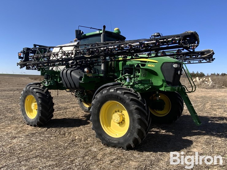 2013-john-deere-4830-image-3