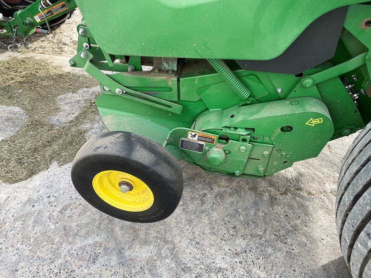 john-deere-560m-image-11