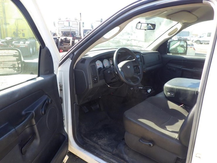 2004-dodge-ram-2500-image-5