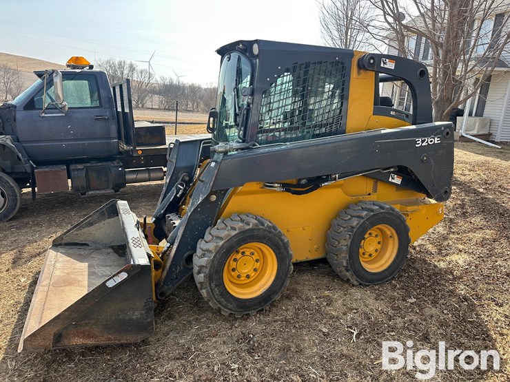 2015-deere-326e-image-3