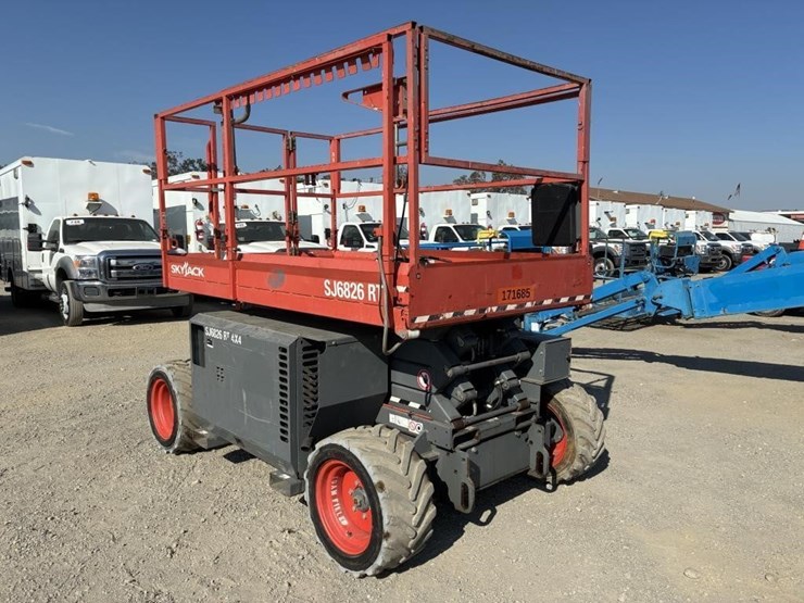 2018-skyjack-sj6826rt-image-4