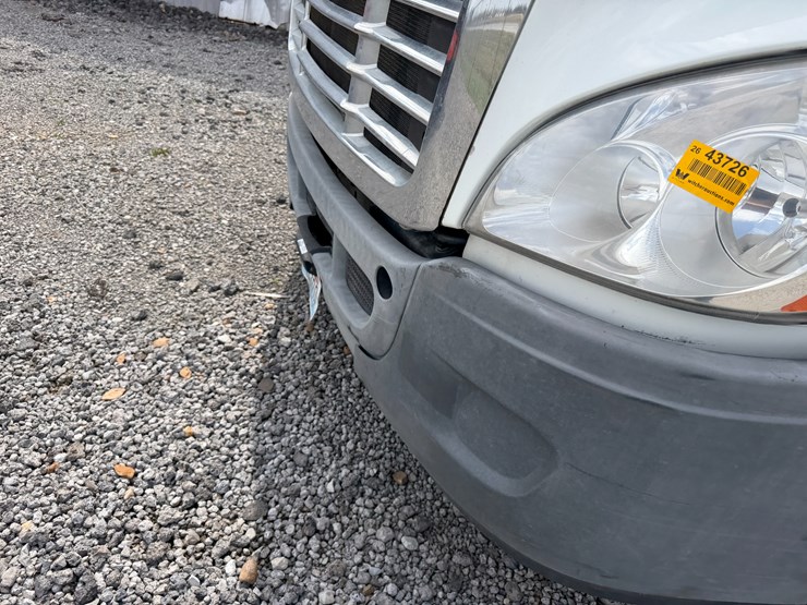 2018-freightliner-122sd-image-39