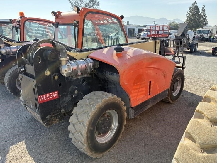 2015-jlg-g5-18a-image-3