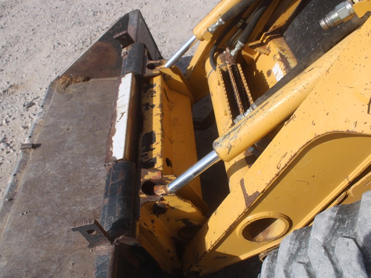 john-deere-325-image-16