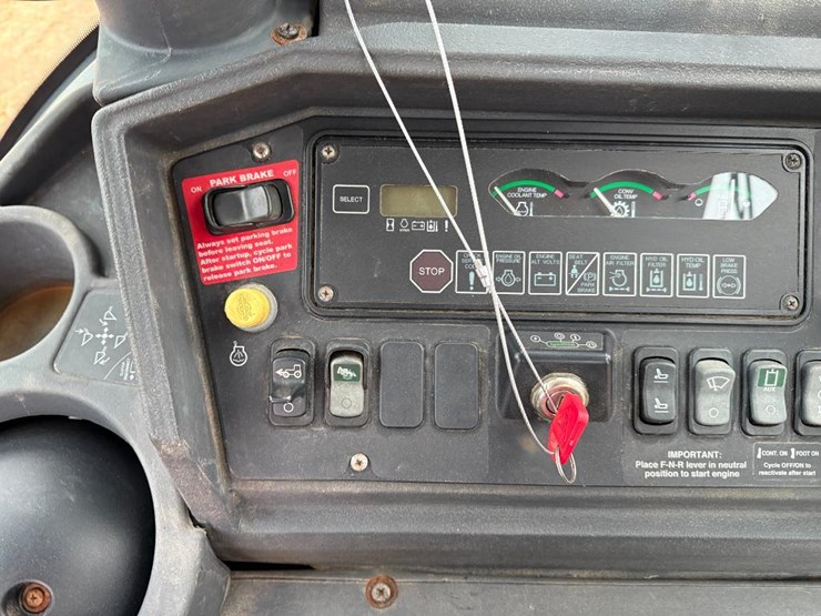 john-deere-410-image-44