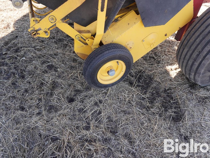 2004-new-holland-br780-image-11