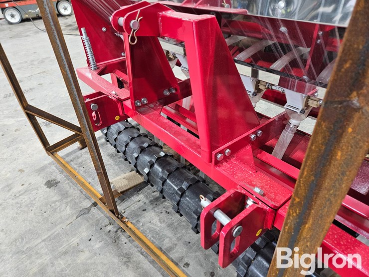 2025-massey-ferguson-730-image-12