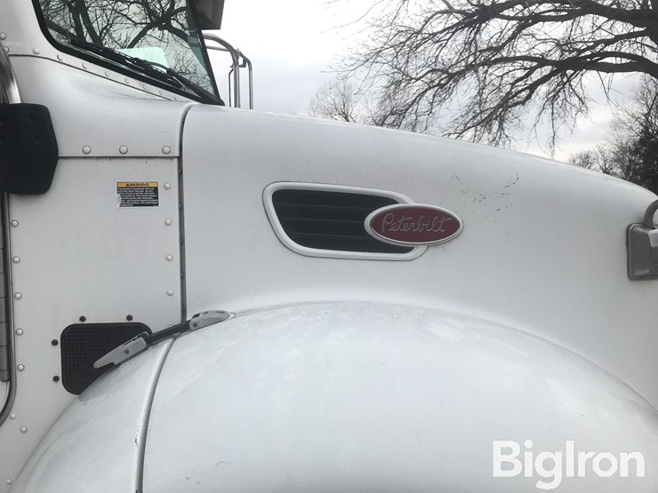 2010-peterbilt-337-image-17