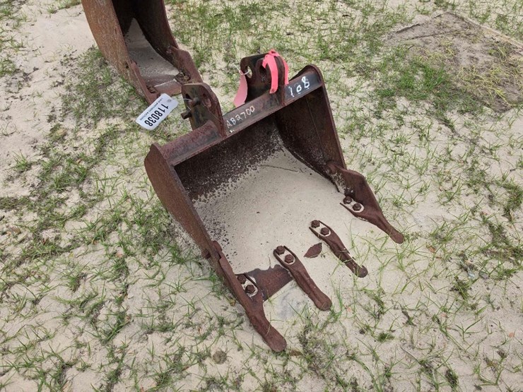 108---used-24"-jcb-bucket-image-4