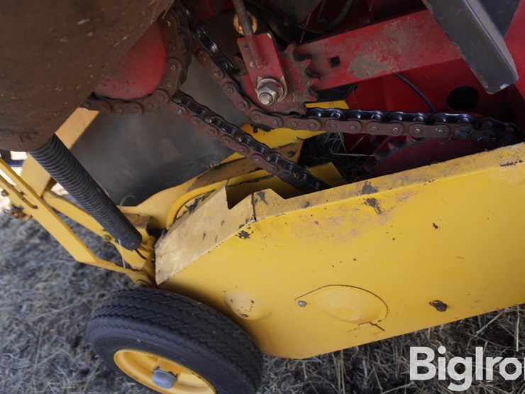 2004-new-holland-br780-image-18